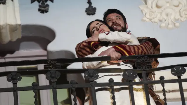 María Asensio, que da vida a Isabel, y José Miguel Talavera, que interpreta a Diego, en un momento de la representación.