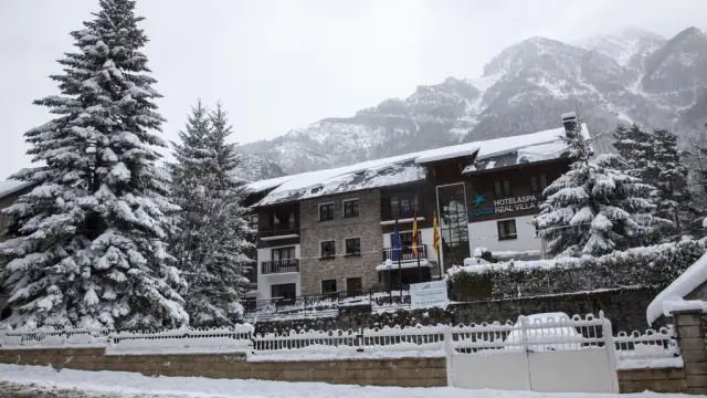 El Hotel & Spa Real Villa Anayet se encuentra a 5 minutos de la estación de esquí de Candanchú.