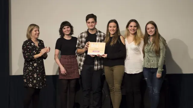 Los alumnos de Periodismo de la Universidad de Zaragoza autores de 'Martes 13'.