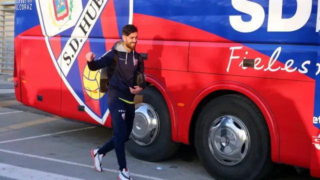 Roberto Santamaría, antes de montarse al autobús para viajar a Barcelona.