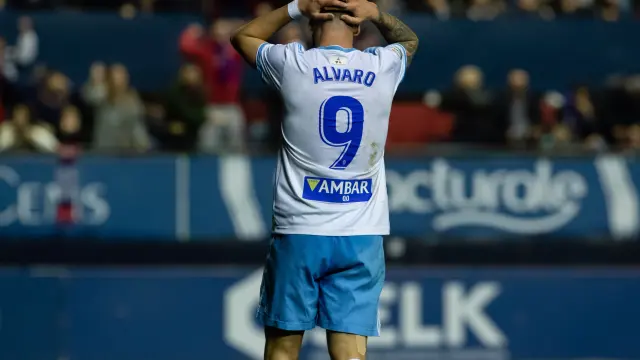Álvaro Vázquez se lamenta de una ocasión fallada en el partido de ayer entre Osasuna y el Real Zaragoza.