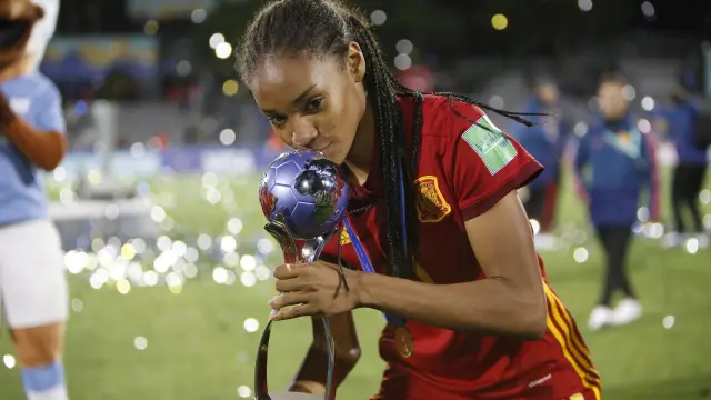 Salma Paralluelo, campeona del mundo sub-17 de fútbol.