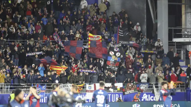 La afición de la SD Huesca abarrotó El Alcoraz en la visita del Real Madrid
