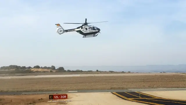 El helicóptero despegando de  su actual ubicación, el aeropuerto de Huesca