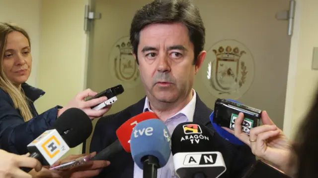 Luis Felipe reclama una financiación suficiente y estable para la ciudad de Huesca
