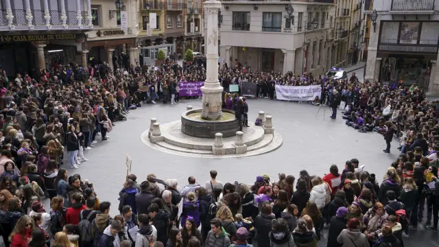 Concentración del 8-M de 2018 en la plaza del Torico de Teruel