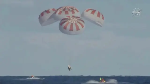 La cápsula Crew Dragon cae en el Atlántico sin problemas tras su viaje a la Estación Espacial Internacional.