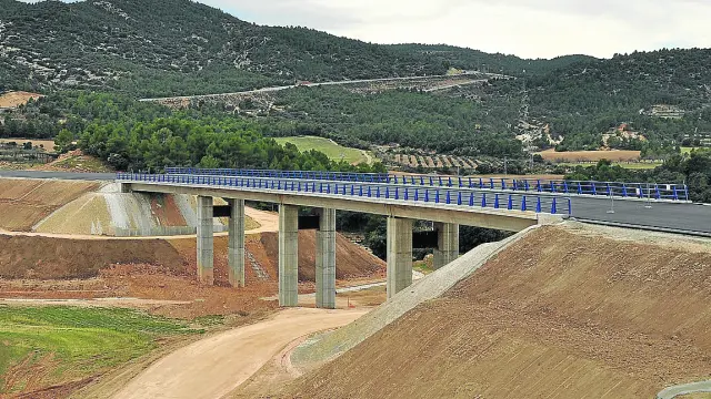 El viaducto de San Bernardo, en Torre de Arcas, la última obra de la N-232 en terminarse.