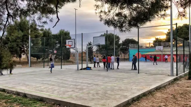 Nuevas canchas de baloncesto en Valdefierro
