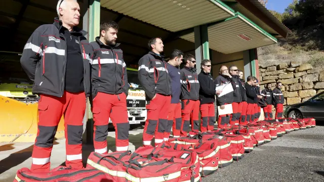 Los bomberos voluntarios de Sobrarbe entregaron sus equipos hace un año a raíz del nuevo decreto.