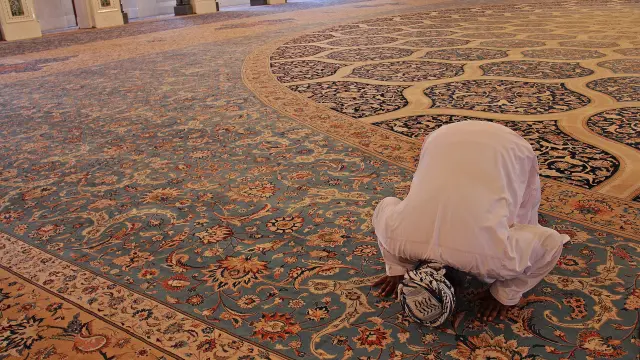 Imagen de archivo de un musulmán rezando