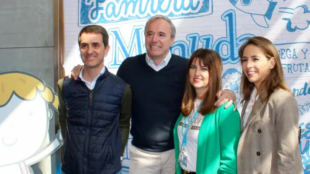 Jorge Azcón, el portavoz del PP en el Ayuntamiento de Zaragoza, ha visitado este domingo el Salón de la Familia 'Menuda Feria'.