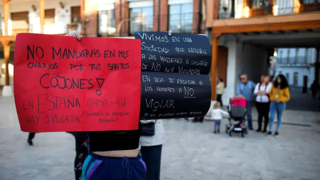 Concentración de repulsa por la agresión sexual a una joven en Ciempozuelos (Madrid).
