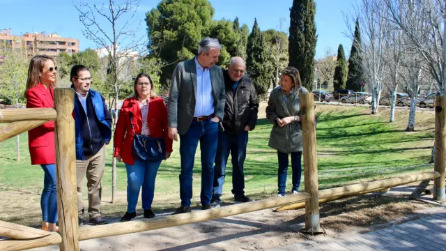Jorge Azcón, en su visita al parque de Torre Ramona.