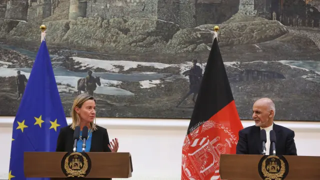 Federica Mogherini y Ashraf Ghani en rueda de prensa.
