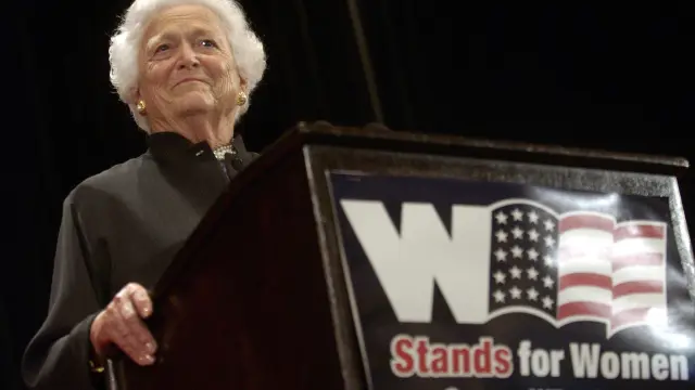Barbara Bush, mother of the current president and former first lady, speaks at the Waldorf Astoria hotel in New York on August 30, 2004, during the Republican National Convention's "W Stands for Women" rally.  The group reminded party faithful of US President George W. Bush's record for women's rights.  REUTERS/Chip East CAMPAIGN