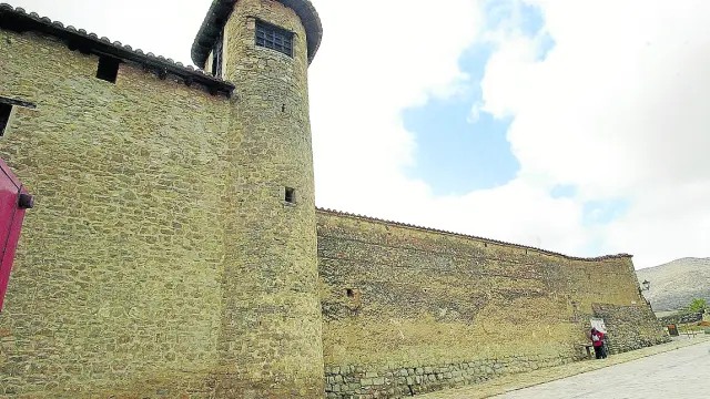 Torreon del convento de las monjas de Mirambel que ha sido restaurado.  Foto Antonio Garcia. 05-04-07