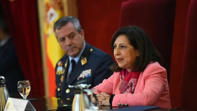 La ministra de Defensa, Margarita Robles, junto al teniente general del Ejército del Aire, Rafael Sánchez Ortega.