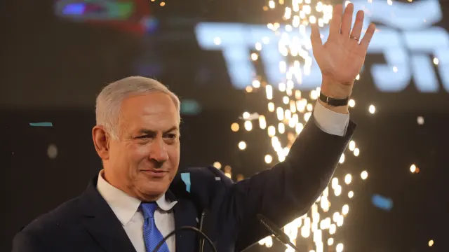 El primer ministro de Israel, Benjamin Netanyahu, celebra el resultado de las elecciones.