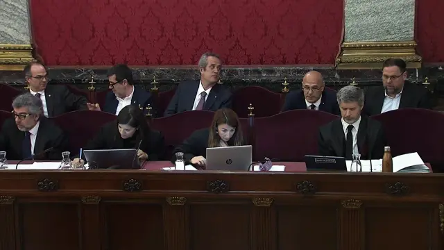 Oriol Junqueras, Jordi Sánche y otros líderes independentistas durante el juicio del 'procés' de este lunes.