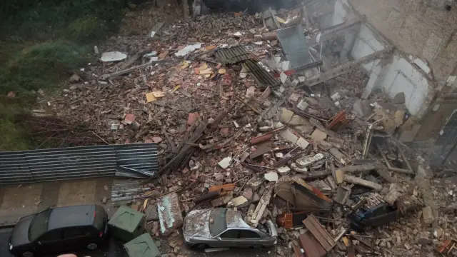 Derrumbe de una casa abandonada en Barbastro
