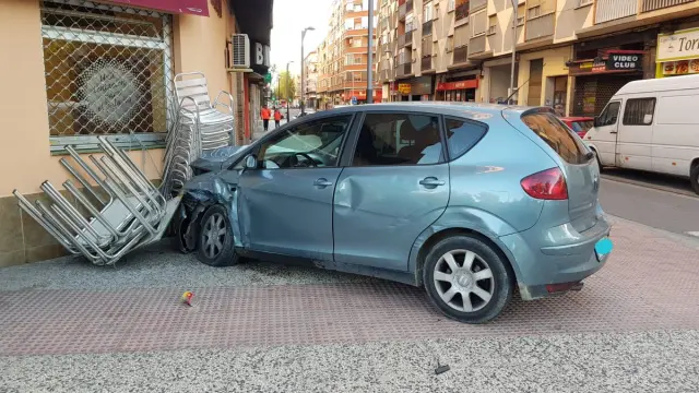 La colisión se ha producido en la calle de Salvador Minguijón del barrio de Las Fuentes.