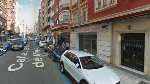 Lo hechos han tenido lugar sobre las 19.45 en la calle Lacarra de Miguel de Zaragoza