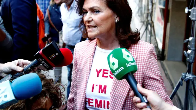 La vicepresidenta del Gobierno, Carmen Calvo, a su llegada a la sede del PSOE en Madrid.