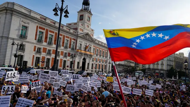 Concentración en Madrid en apoyo a Juan Guaidó.