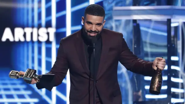 Drake se llevó, entre otros, los premios al mejor artista, mejor artista masculino, mejor rapero y mejor álbum por 'Scorpio'.