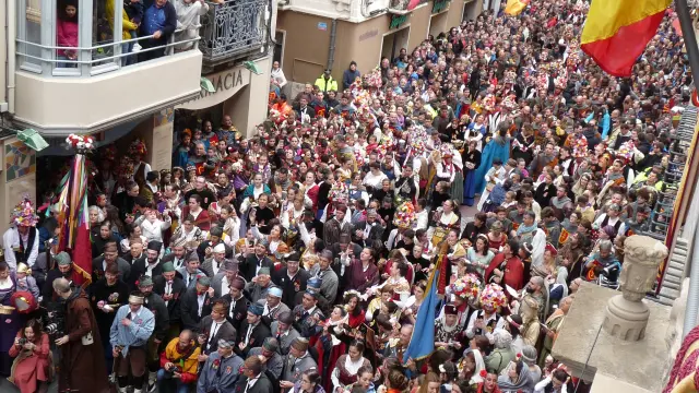 Jaca vence la batalla a la lluvia y celebra el Primer Viernes De Mayo con mucho público.