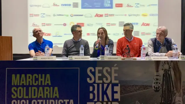 Adolfo Bello, Miguel Induráin, Dori Ruano, Pruden Induráin y Javier Moracho, ayer en la charla ‘Visiones del ciclismo’