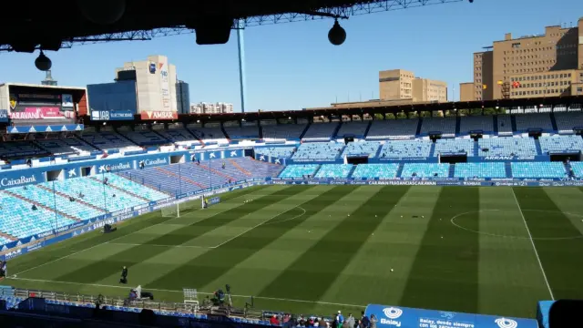 La Romareda, una hora y media antes del comienzo del partido Real Zaragoza-Deportivo de La Coruña de este sábado.