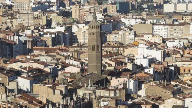 Vistas aéreas de Zaragoza desde la torre de Nuestra Señora del Pilar, la más próxima al Ayuntamieto y a la plaza / 10-10-2016  / Foto: José Miguel Marco