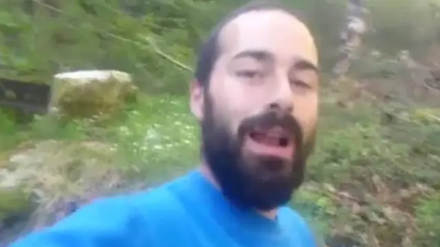 El ganadero youtuber Nel Cañedo en un vídeo en el que critica la polémica sobre las gallinas y el hotel rural