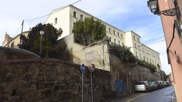 Fachada lateral de los edificios del antiguo Seminario de Huesca.
