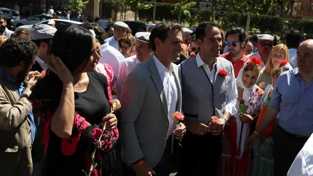 Albert Rivera y los candidatos madrileños de Cs, Ignacio Aguado, y Begoña Villacís, en San Isidro.
