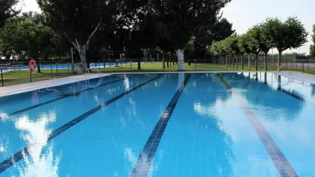 El complejo deportivo de Pedrola alberga las piscinas de verano.