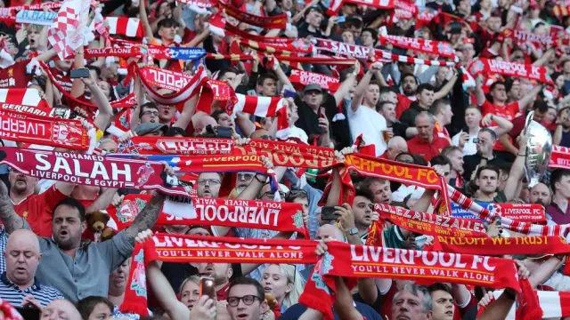 Aficionados del Liverpool, en un choque reciente.