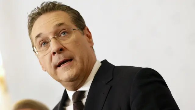 Dimite el vicecanciller de Austria y líder de los ultranacionalistas, Heinz-Christian Strache.