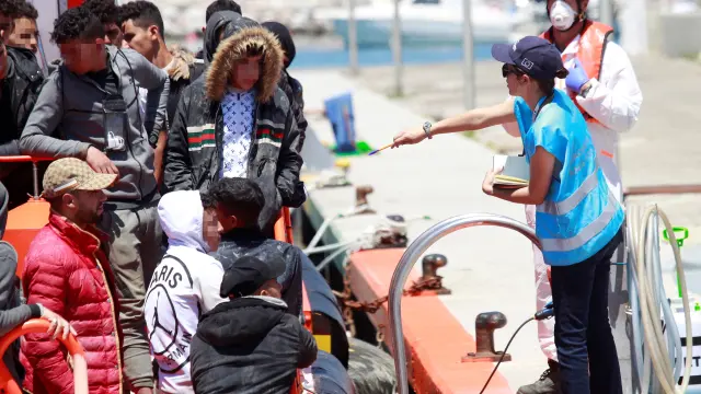 Llegada a Algeciras (Cádiz) de 41 personas de origen subsahariano rescatadas de una patera.