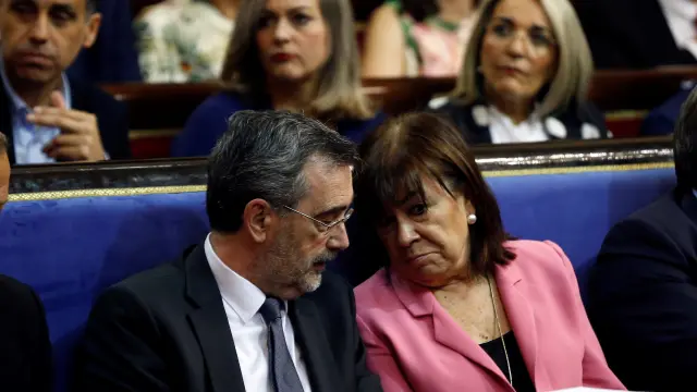 La presidenta del PSOE, Cristina Narbona, junto a Manuel Cruz.