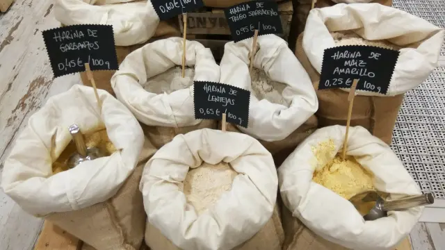 Sacos de harinas de distintas variedades para comprar a granel en De Tarros.