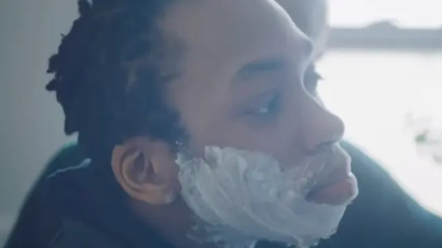 Samson, el protagonista del anuncio de Gillette, en su primer afeitado.