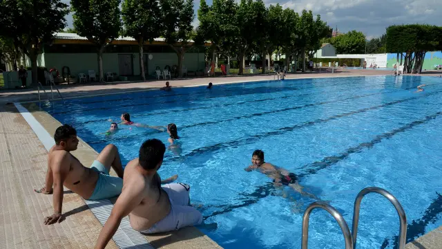 apertura de la piscina municipal san jorje de Huesca / Foto de Javier Navarro [[[FOTOGRAFOS]]]