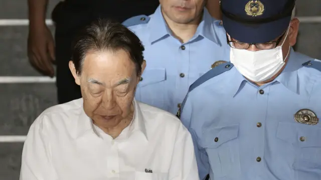 Hideaki Kumazawa, a murder suspect and former top bureaucrat of the farm ministry, is excorted by police officers as he leaves at Nerima police station in Tokyo, Japan June 3, 2019, in this photo taken by Kyodo. Mandatory credit Kyodo/via REUTERS ATTENTION EDITORS - THIS IMAGE WAS PROVIDED BY A THIRD PARTY. MANDATORY CREDIT. JAPAN OUT. NO COMMERCIAL OR EDITORIAL SALES IN JAPAN. [[[REUTERS VOCENTO]]] JAPAN-MURDER/RECLUSE