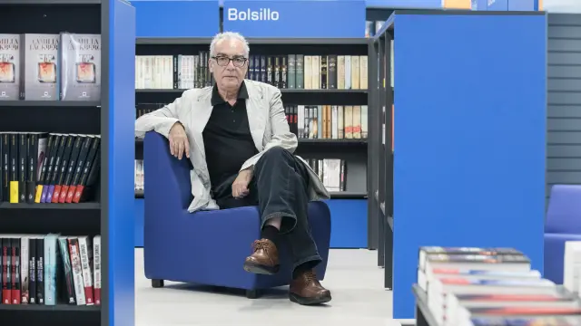 Juan José Millás, ayer, en la Librería General, donde presentó su nueva novela.