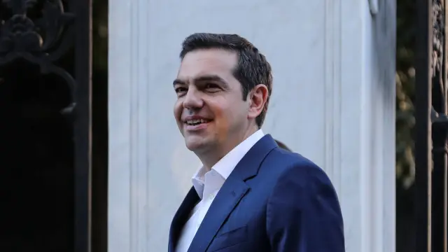 Greek Prime Minister Alexis Tsipras leaves the Presidential Palace following a meeting with Greek President Prokopis Pavlopoulos (not pictured), to discuss snap elections in Athens, Greece, June 10, 2019. REUTERS/Alkis Konstantinidis [[[REUTERS VOCENTO]]] GREECE-ELECTION/PM-PRESIDENT
