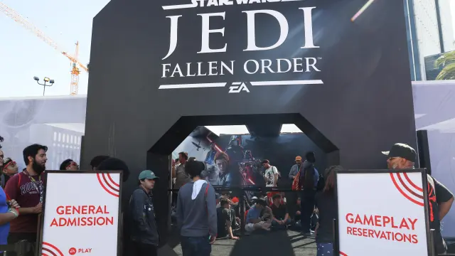 Fans y medios esperan para probar el nuevo juego de Star Wars