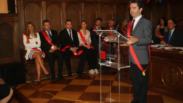 Luis Felipe es investido alcalde de Huesca por sorpresa.